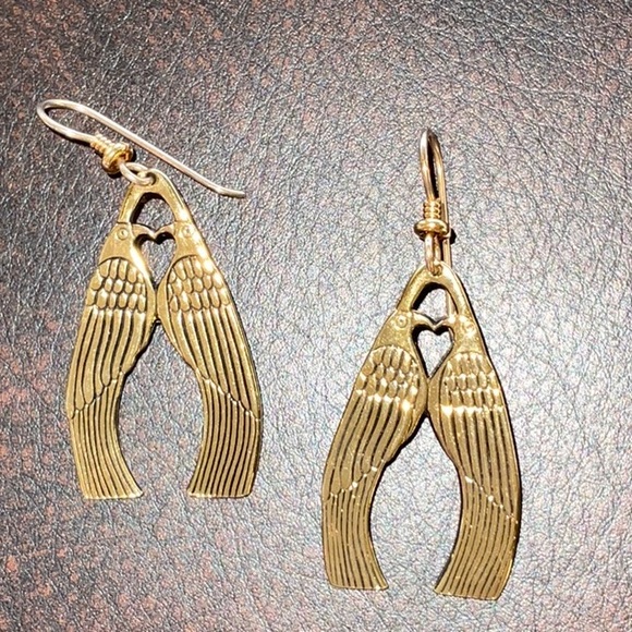 Laurel Burch Pair of Gold-Tone Metal Kissing Birds That Form a Heart - Picture 1 of 8